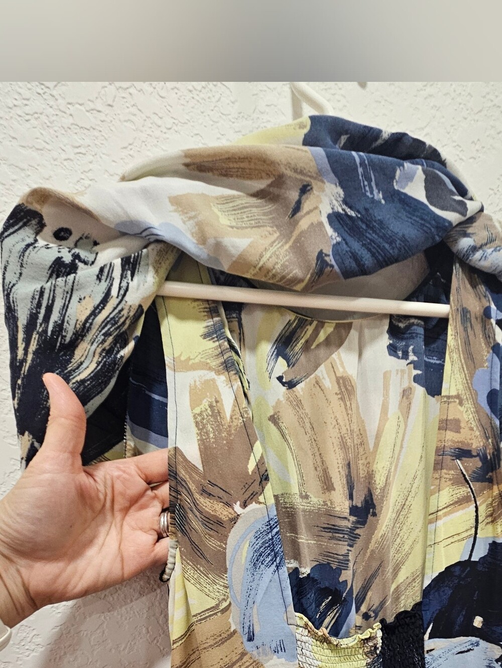 BCBGMaxazria Navy & Neutral Brushstroke Sleeveless Blouse With Open Back - Picture 5 of 7